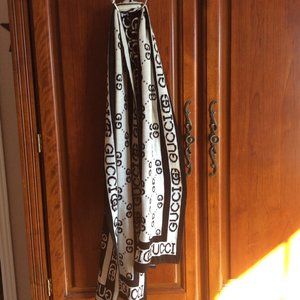 Black & White Reversible Gucci Winter Scarf